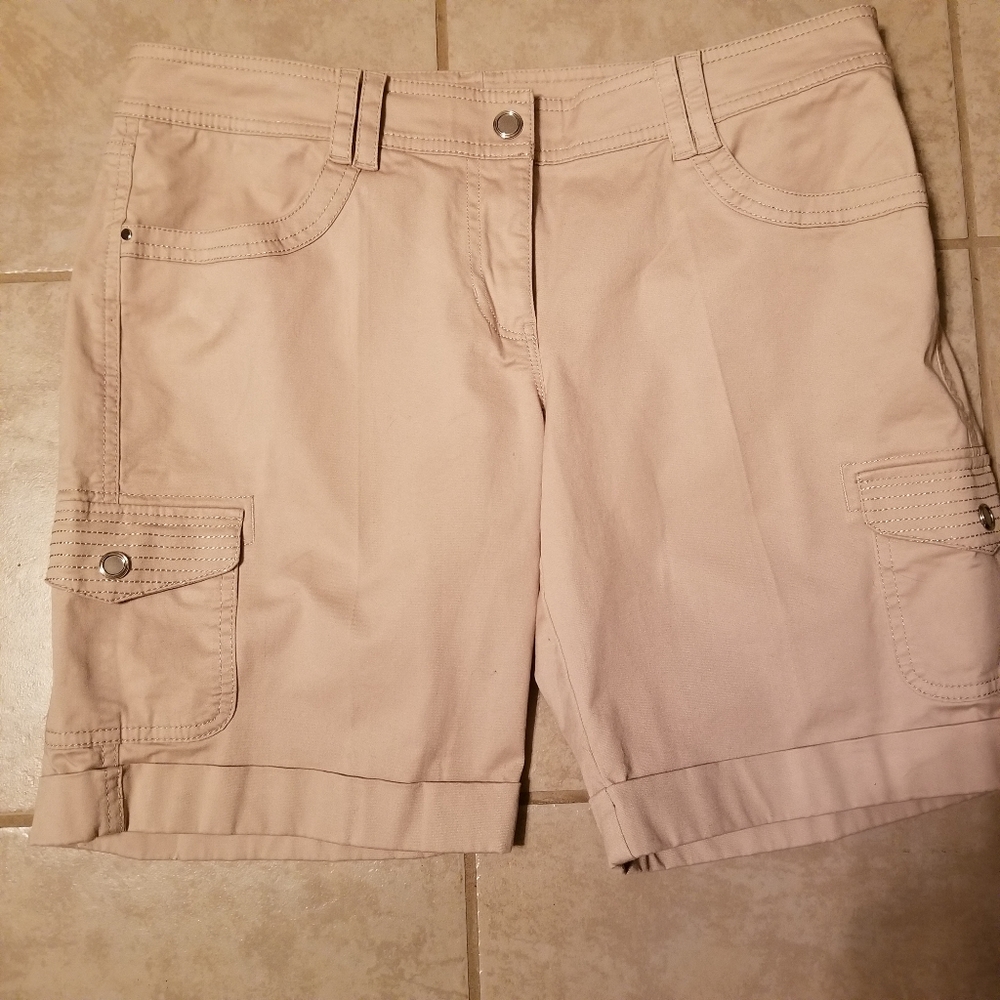 White House Black Market Tan Bermuda Short Size 10